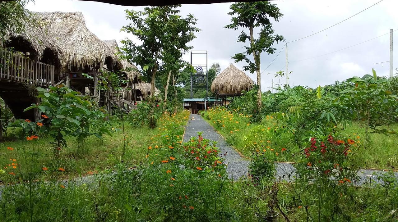 Sunny Field Eco Stilt House Villa Cat Tien Bagian luar foto