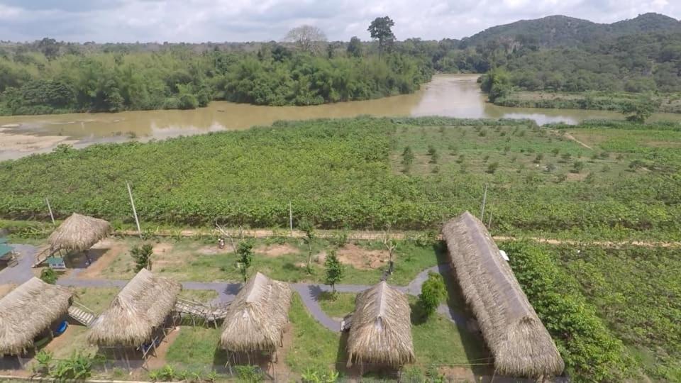 Sunny Field Eco Stilt House Villa Cat Tien Bagian luar foto