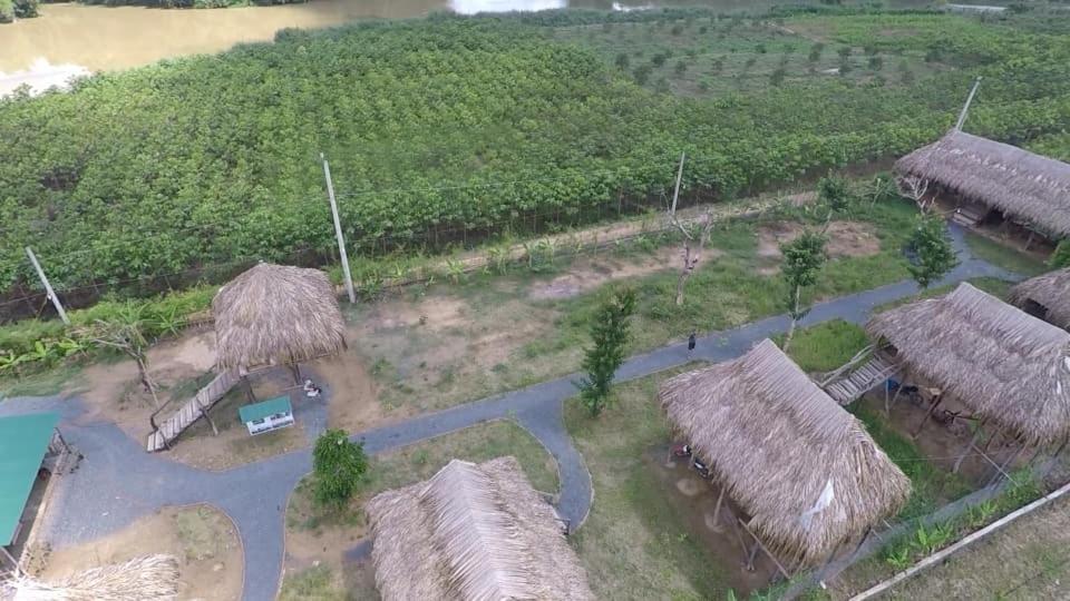 Sunny Field Eco Stilt House Villa Cat Tien Bagian luar foto